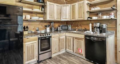 Best Location! 2KingBd, HotTub, PoolTable, Arcade, CommunityPool, Sleep6, NoPet