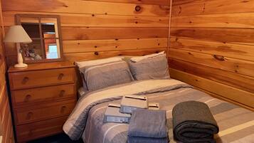 1 bedroom, bed sheets
