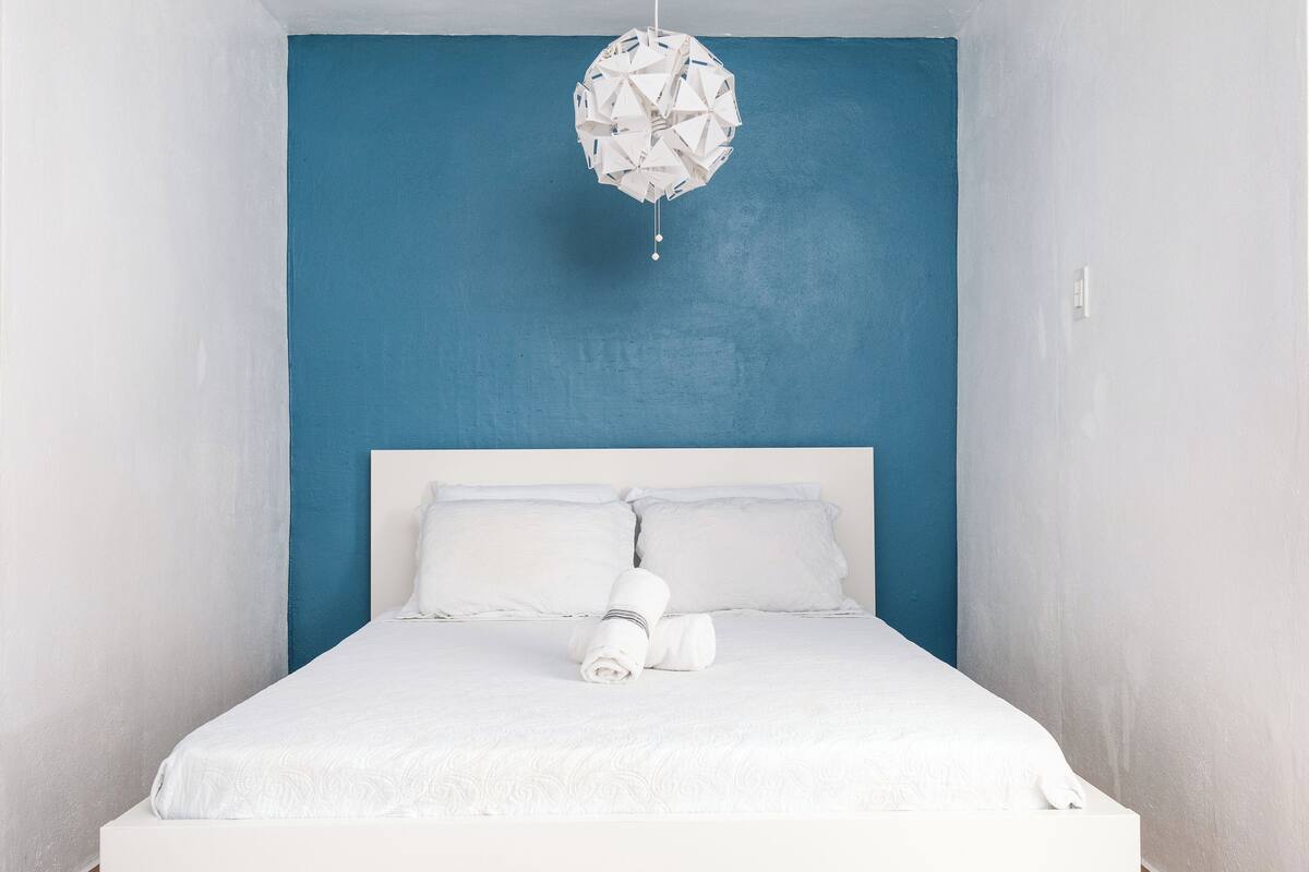 Individually decorated, individually furnished, bed sheets