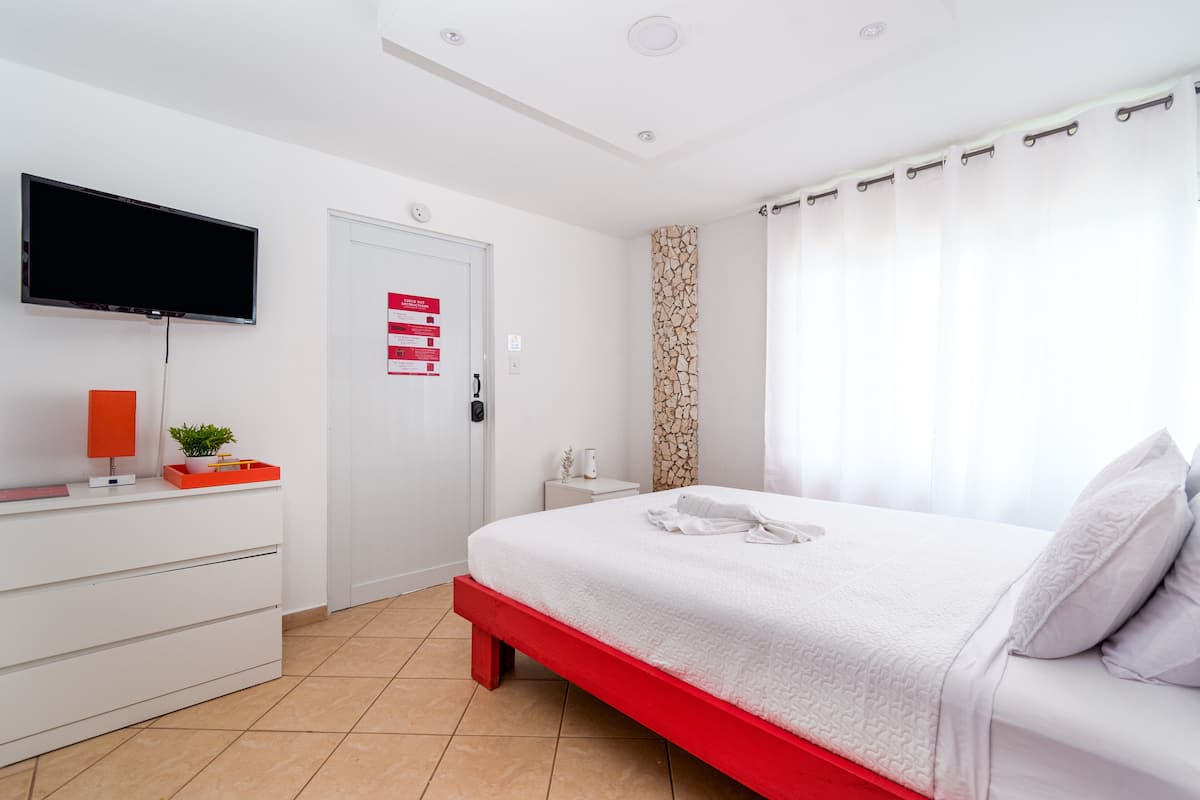 Individually decorated, individually furnished, bed sheets