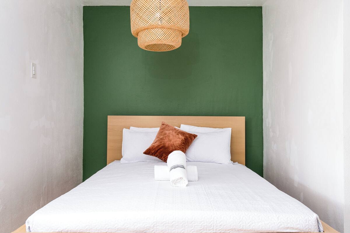 Individually decorated, individually furnished, bed sheets