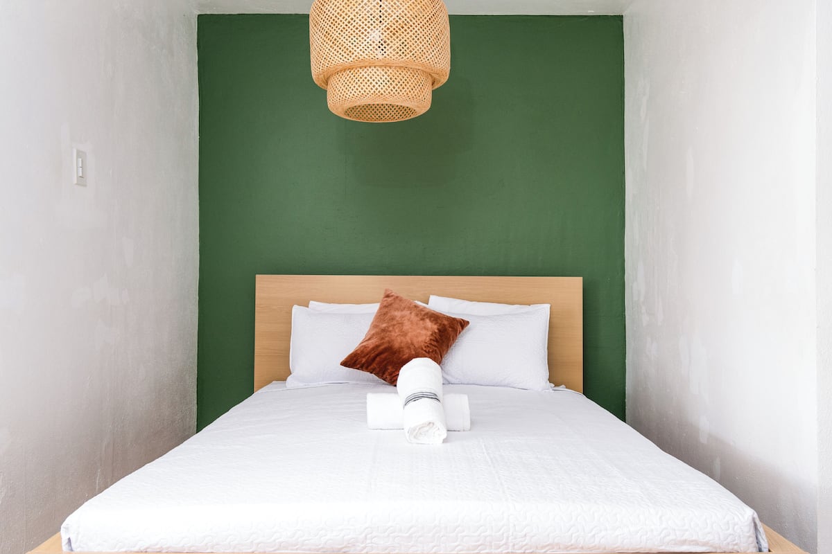 Individually decorated, individually furnished, bed sheets