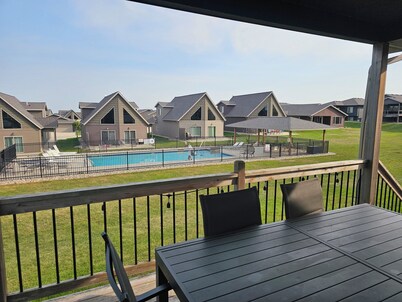 Spacious Bridges Bay Poolside Getaway Cabin #220