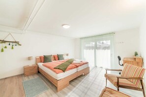 5 bedrooms, bed sheets