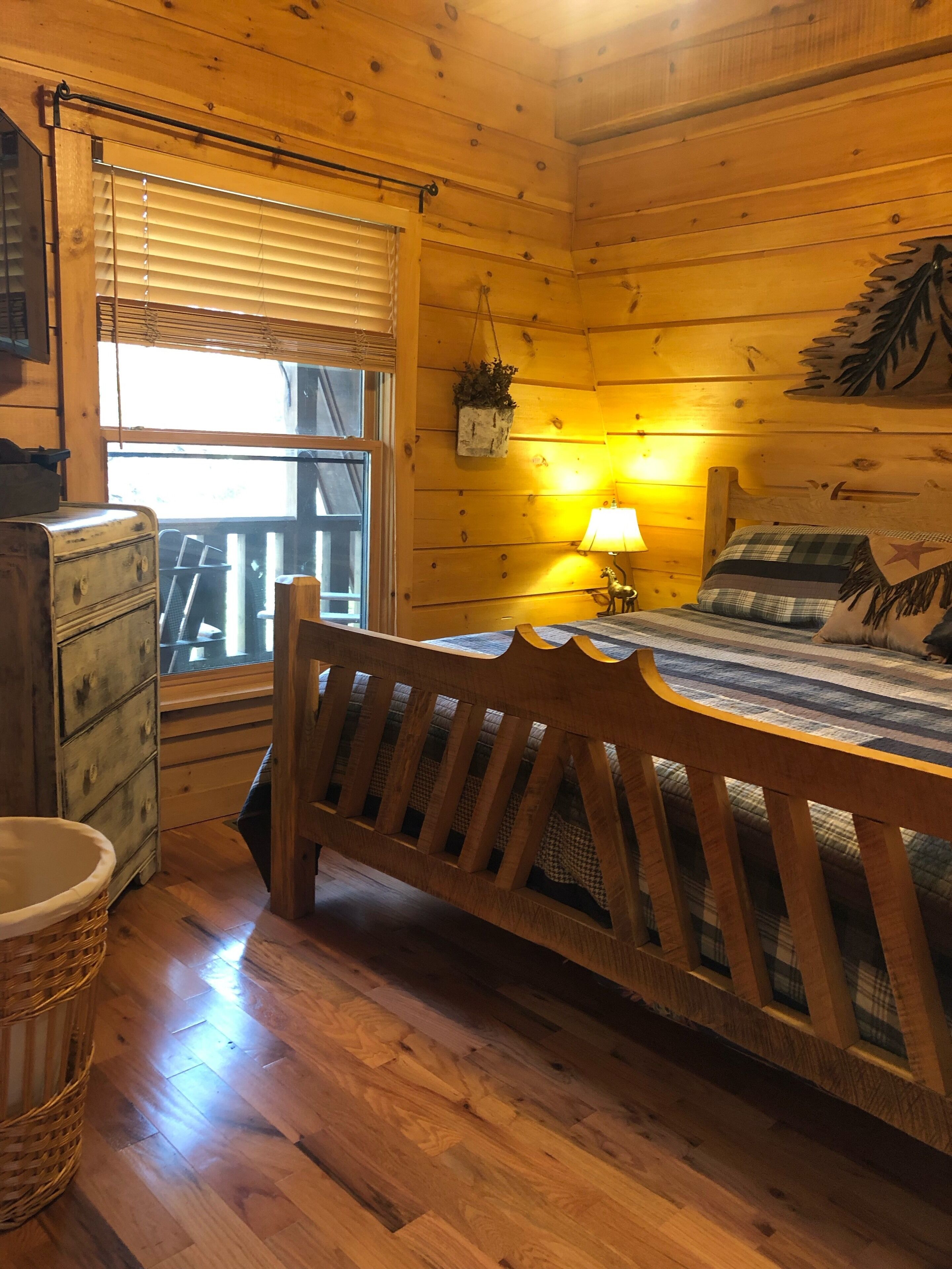 Big South Fork! Peaceful, Relaxing, On the Trails…Six Decks ~ Nature’s Paradise!