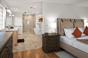 Combined shower/tub, hair dryer, towels - Sugarloaf House | Private Trail Access | Hot Tub | Game Room | OMG Red Rock Views (Sedona)