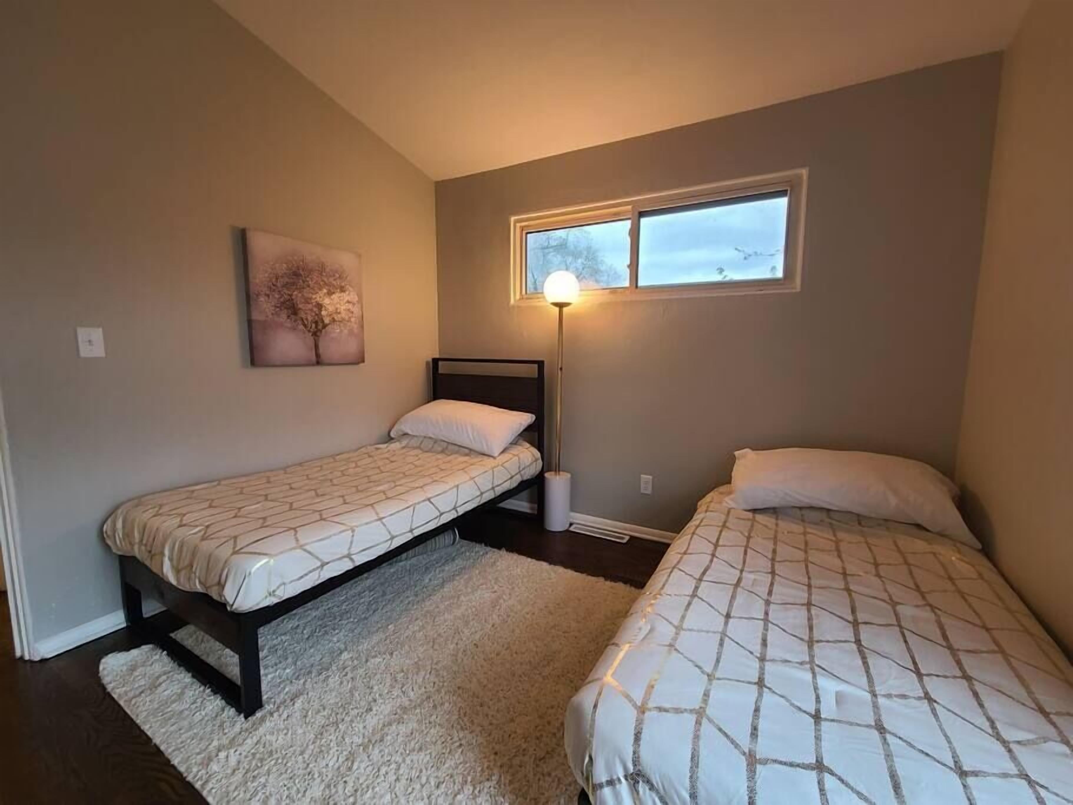 Dunland Cottage W/hot tub, paddle boards, fire pit