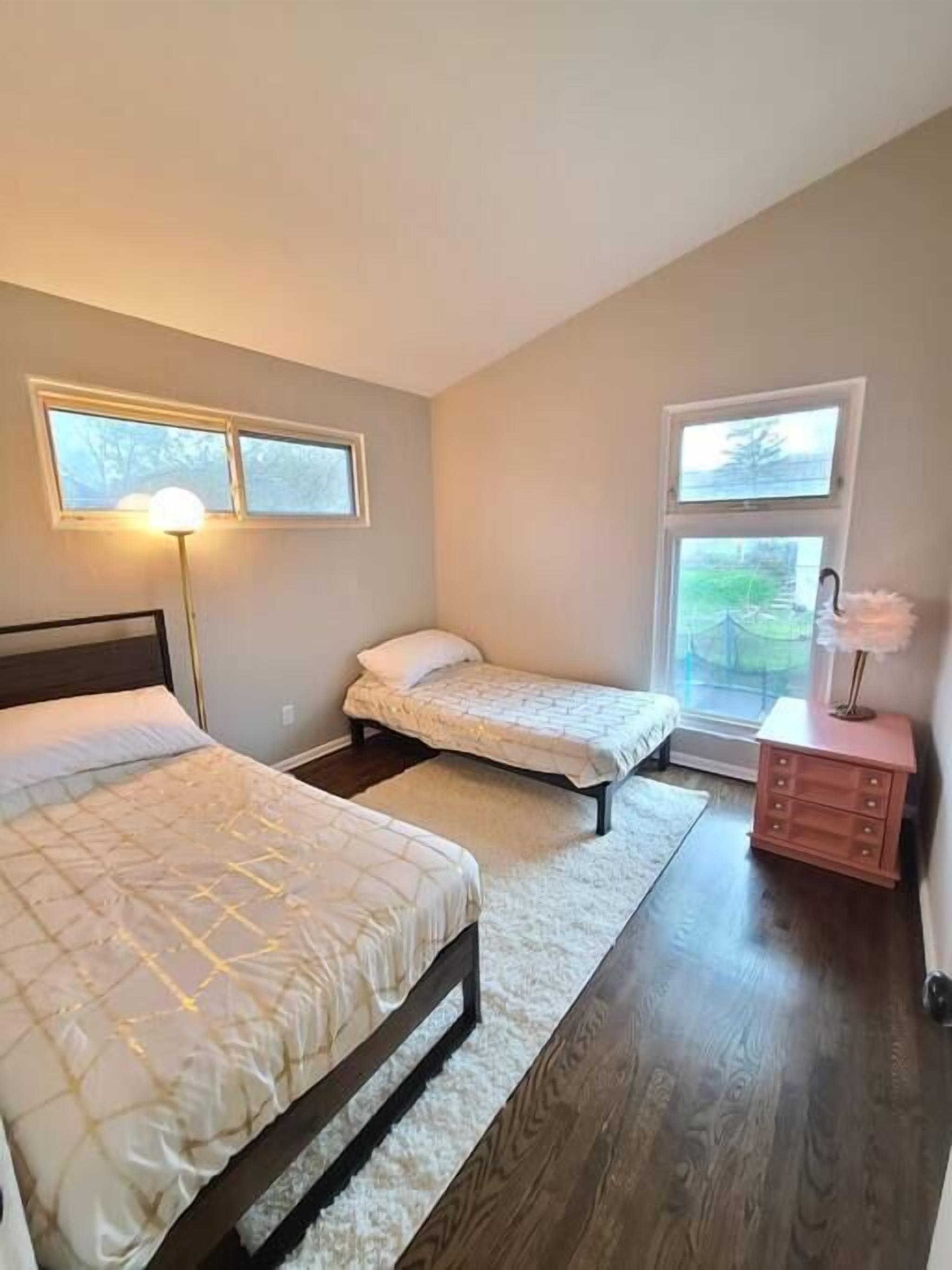 Dunland Cottage W/hot tub, paddle boards, fire pit