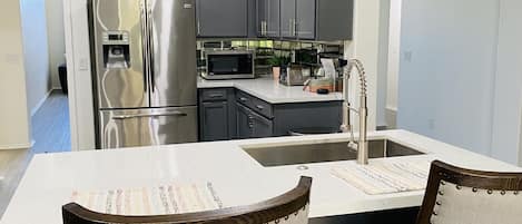 Coffee/tea maker, fridge, microwave, oven
