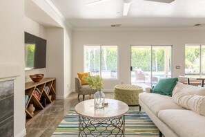 Smart TV, computer monitors