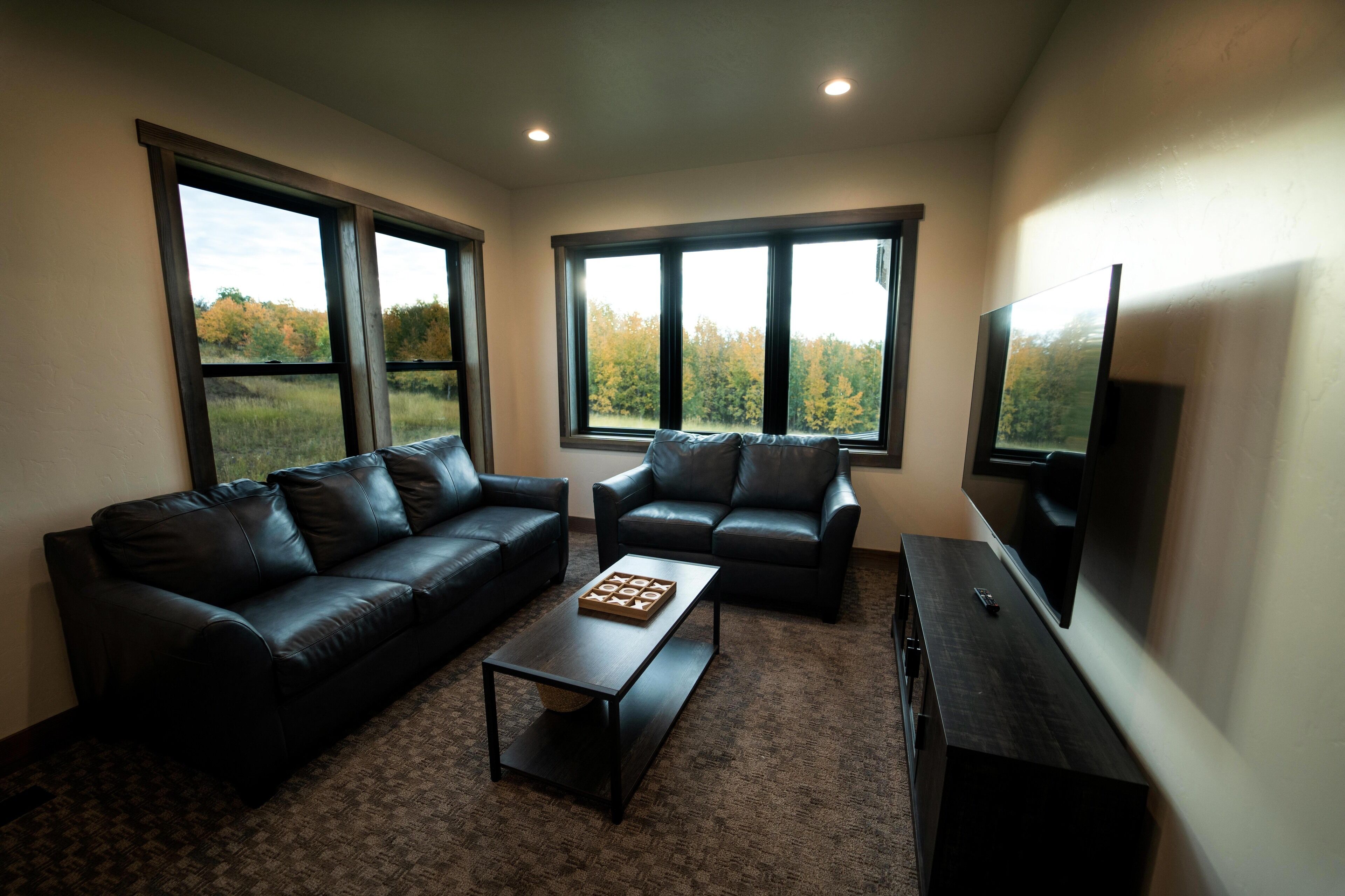 Spacious Modern Cabin w/ 4 Master Suites & Jacuzzi