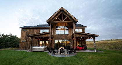Spacious Modern Cabin w/ 4 Master Suites & Jacuzzi