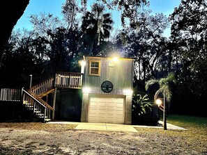 Exterior - NEW TO VRBO - Modern Farmhouse Studio - Queen Bed - 1 Acre (Lithia)