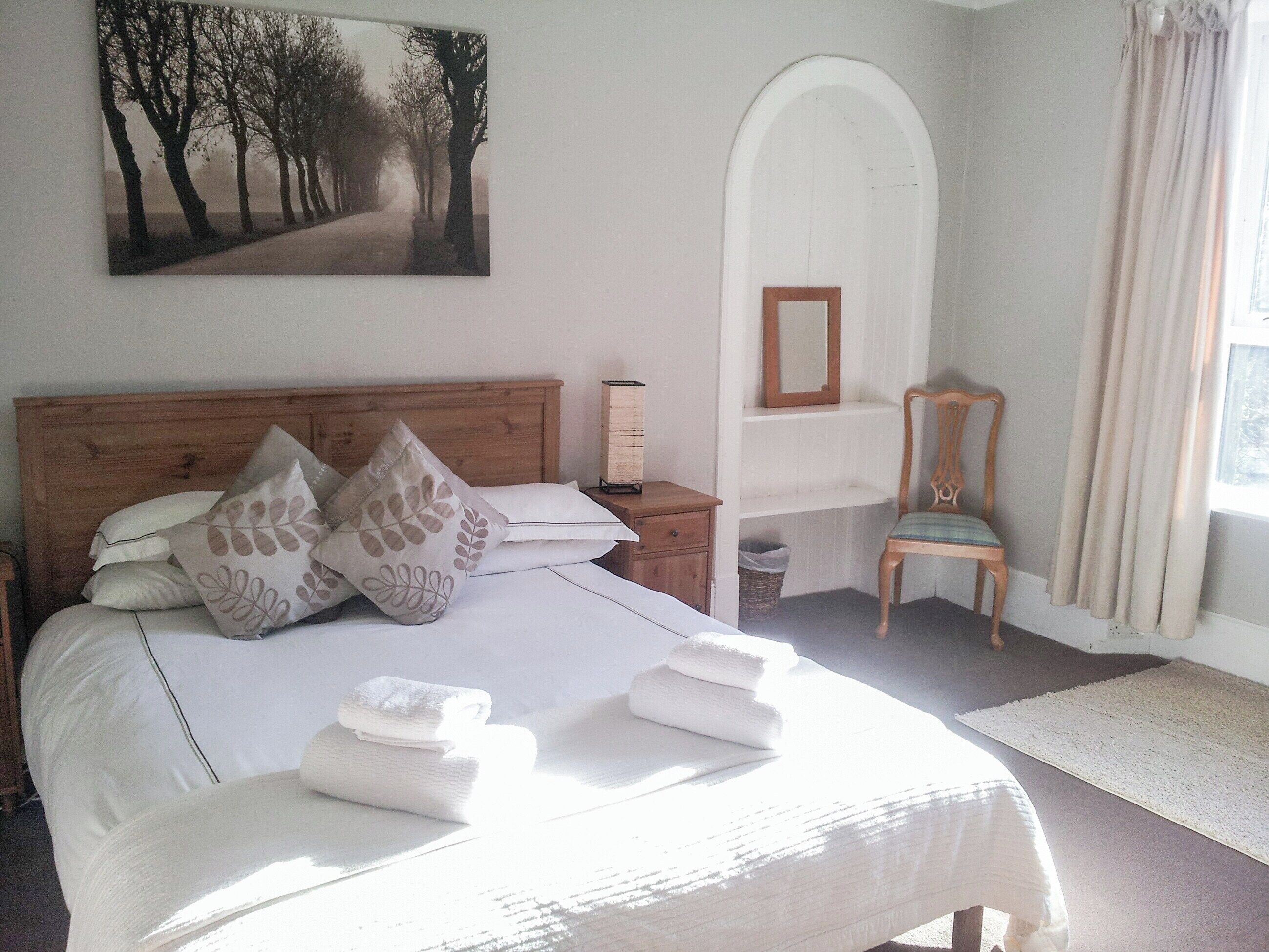5 bedrooms, free WiFi, bed sheets