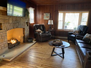 Smart TV y chimenea 