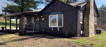Charming 2 bedroom cabin on private pond!