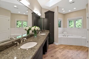 Bathtub, jetted bath, hair dryer, bidet