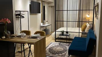 2 slaapkamers, een bureau, een strijkplank/strijkijzer, wifi