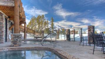 Piscine couverte, piscine extérieure