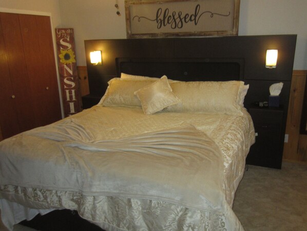 3 bedrooms, desk, free WiFi, bed sheets