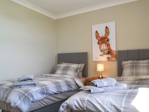 5 bedrooms, free WiFi, bed sheets