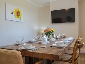 Dining - 5 bedroom accommodation in Dovenby, Cockermouth (Dovenby, Cockermouth)
