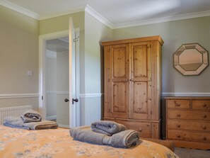 5 bedrooms, free WiFi, bed sheets