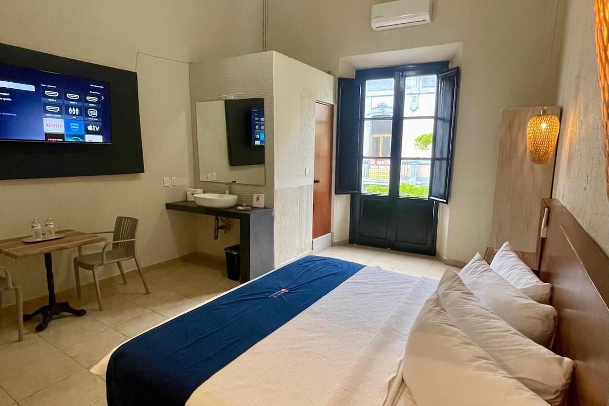 Room, 1 King Bed | Down comforters, individually furnished, bed sheets