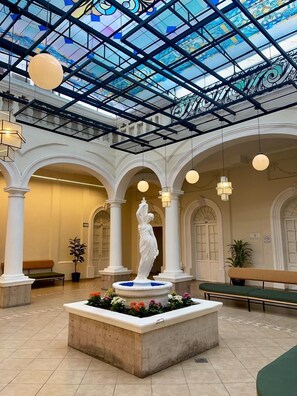 TV connectée de 40 pouces avec chaînes numériques