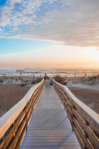 Sun & Fun @ Can't Be Beat Beachfront Location!