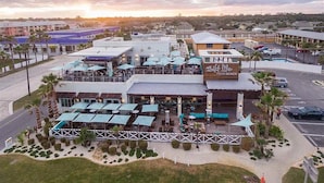 A food shack with outdoor seating and a parking lot.