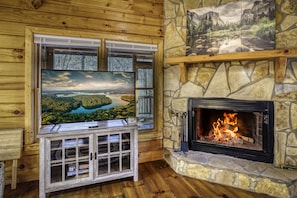 Interior - ☀︎SECLUDED ☀︎LAKEVIEW ☀︎3 KING BEDS ☀︎HOT TUB ☀︎FIRE PIT ☀︎KAYAKS ☀︎SWIM ☀︎FISH ☀︎GRILL (Blue Ridge)