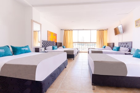 Ropa de cama hipoalergénica y tabla de planchar con plancha