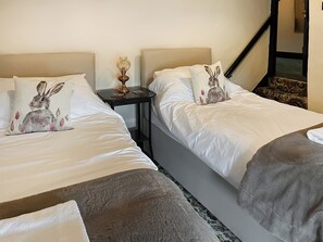 3 bedrooms, free WiFi, bed sheets - Foxstones Farm House (Cliviger)