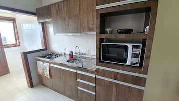 Apartment, 2 Bedrooms, Mountain View | Private kitchen | Fridge, microwave, oven, toaster