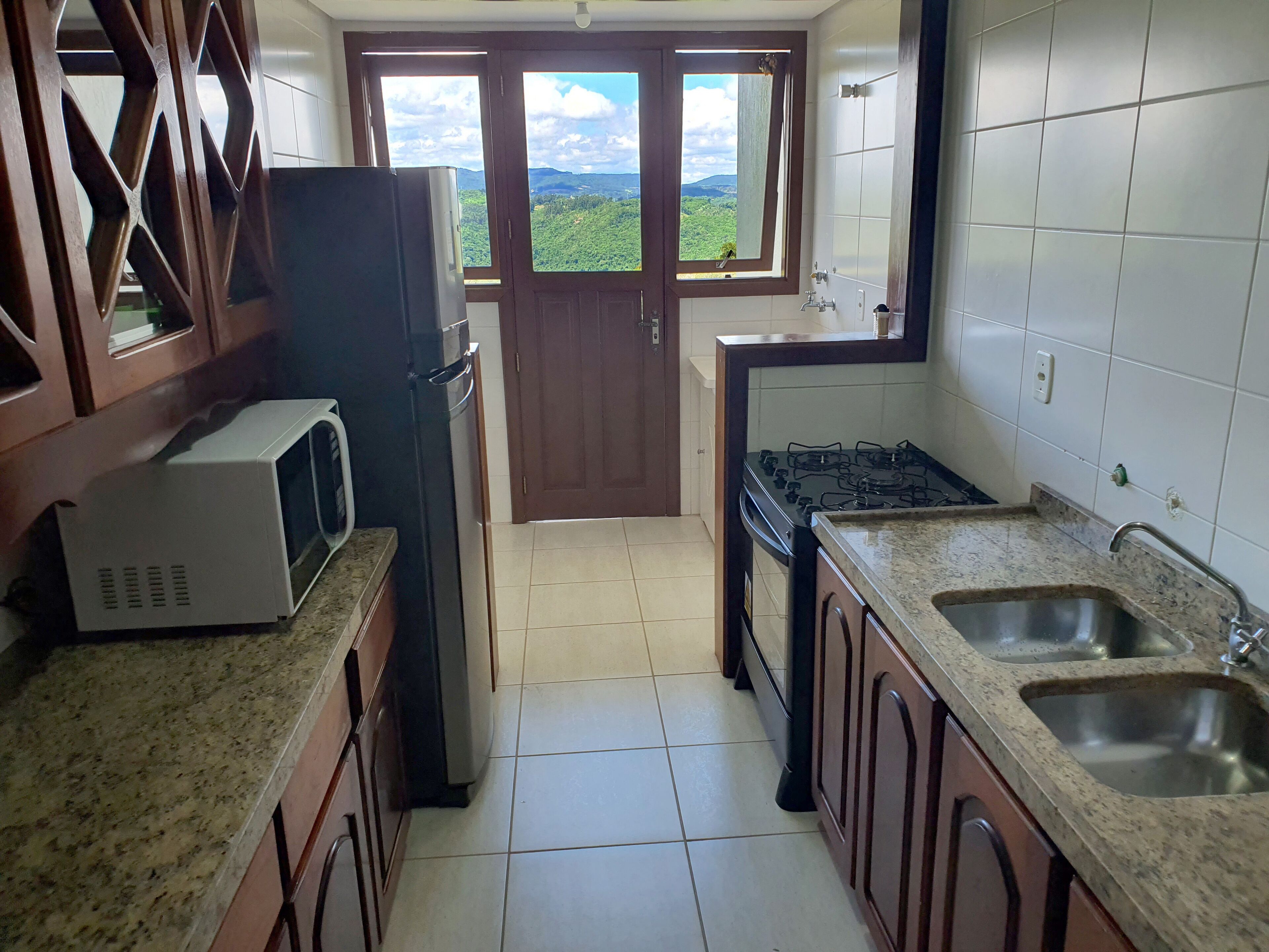 Apartment, 2 Bedrooms, Mountain View | Private kitchen | Fridge, microwave, oven, toaster