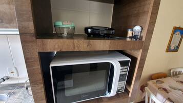 Apartment, 2 Bedrooms, Mountain View | Private kitchen | Fridge, microwave, oven, toaster