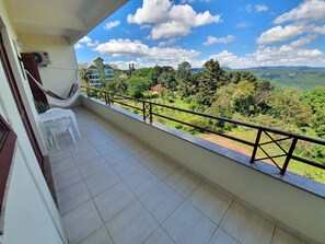 Departamento, 2 habitaciones, vista a la montaña | Balcón