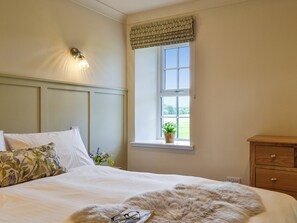 2 bedrooms, free WiFi, bed sheets - A beautiful cottage, with real attention to detail and beautifully furnished. (Meigle)