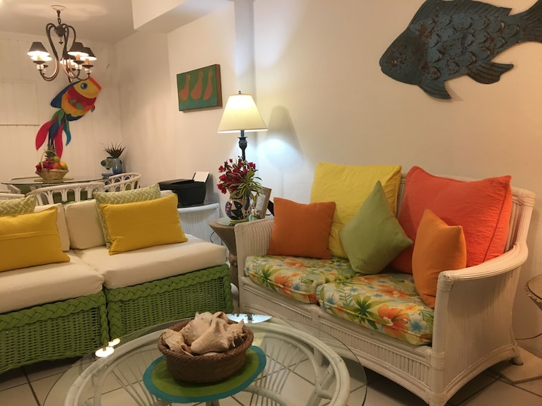 Cottage-like West Indie Town House. Perfect For Two Couples Or A Family! - Saint John