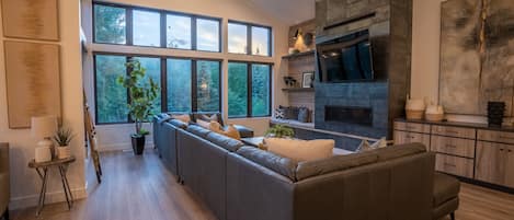Smart TV, fireplace, video games, table tennis