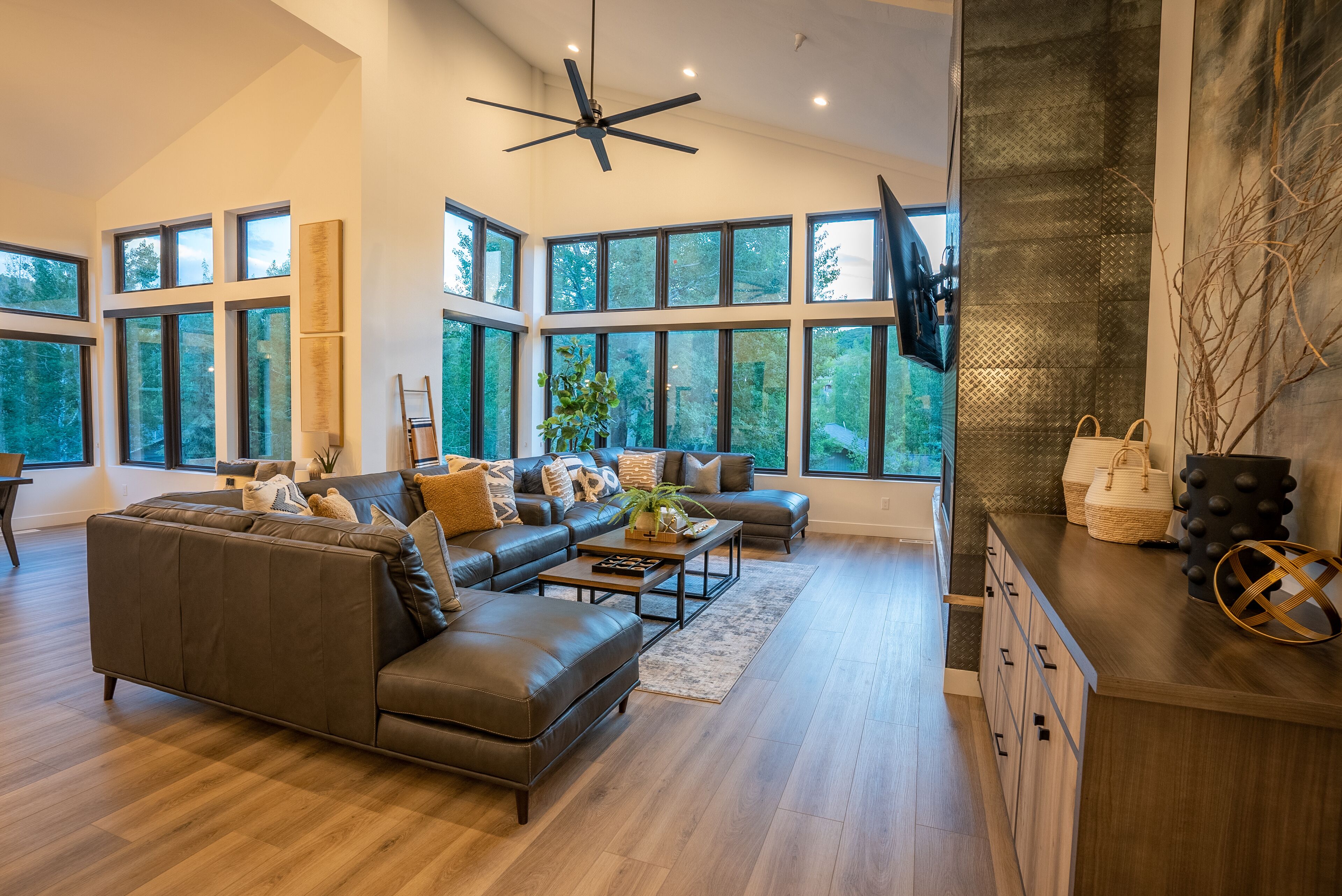 Smart TV, fireplace, video games, ping pong