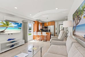 Premium Suite, 1 Bedroom, Patio, Bay View | Living area | 55-inch flat-screen TV with digital channels - Isle of Venice (Fort Lauderdale)