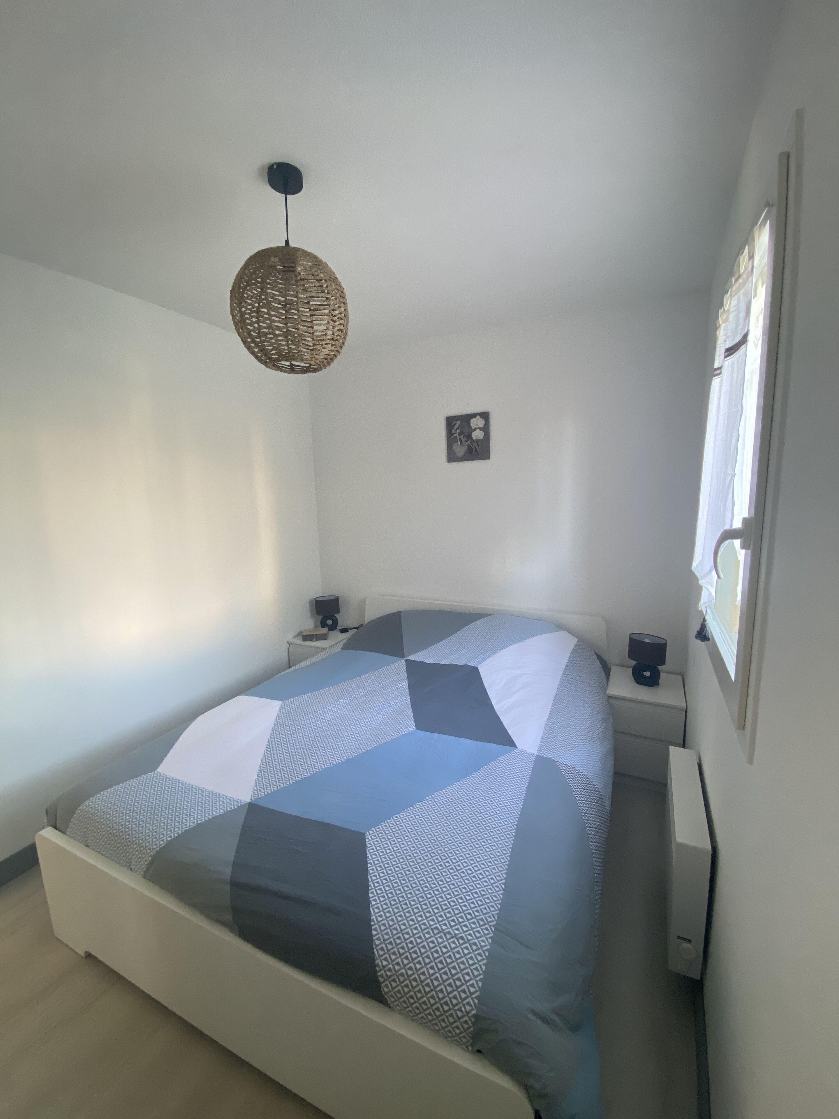 Charming Provençal villa by the sea with swimming pool and air conditioning 