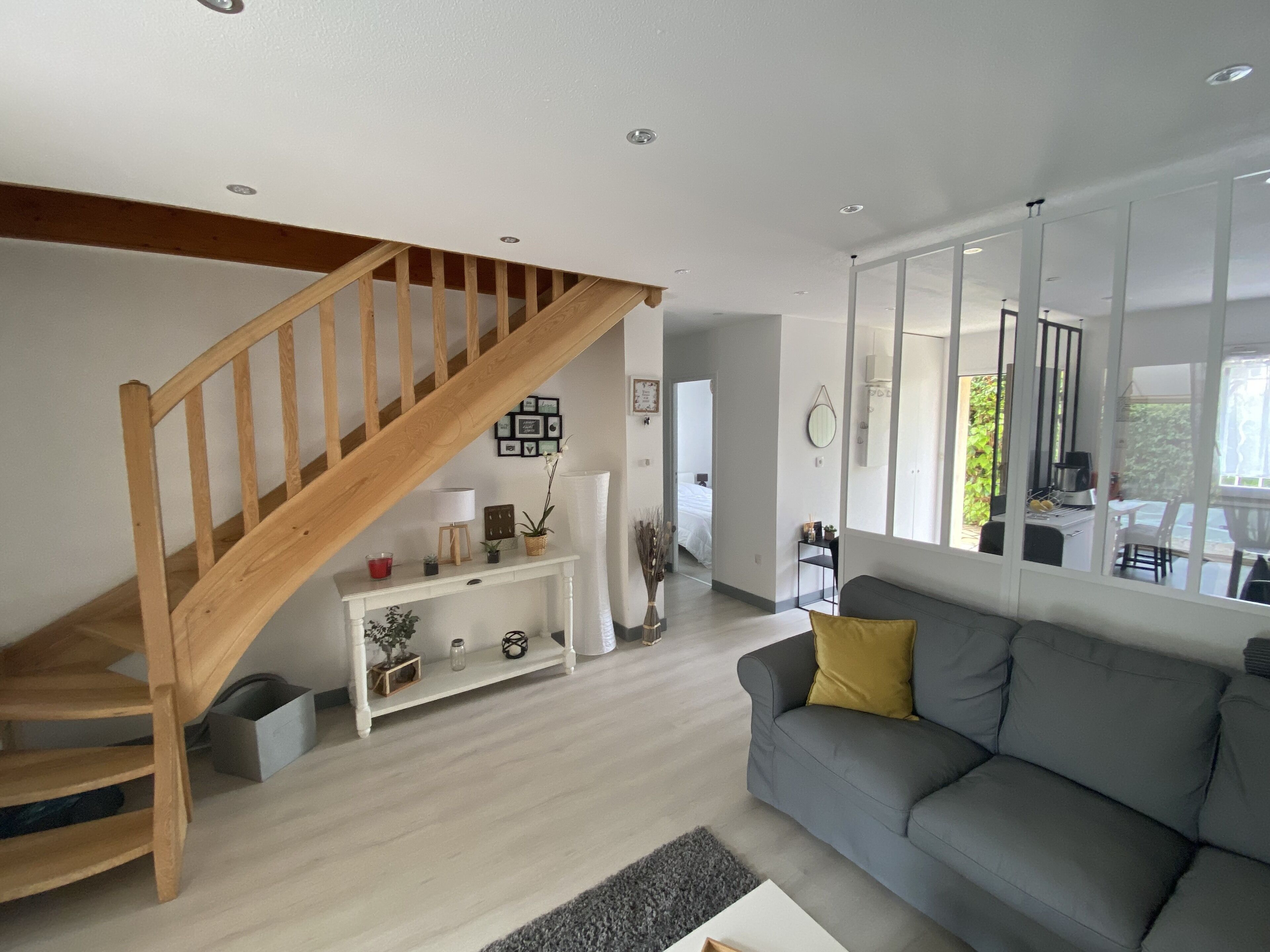 Charming Provençal villa by the sea with swimming pool and air conditioning 