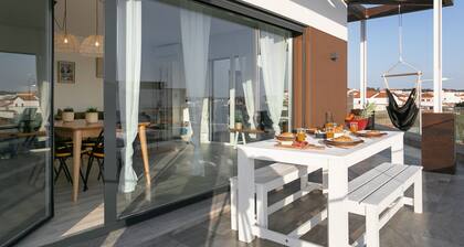 Sunny Penthouse - Modern & Premium Apartment