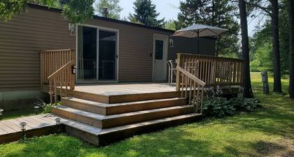 Charlie's Woodside Getaway-4 miles from the Dells!