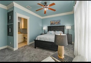 3 bedrooms, desk, free WiFi, bed sheets - Coastal Condo w/ Pool, Balconies, Sundeck & Boat Slip - Near Beach (Corpus Christi)