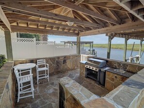 Outdoor dining - Coastal Condo w/ Pool, Balconies, Sundeck & Boat Slip - Near Beach (Corpus Christi)