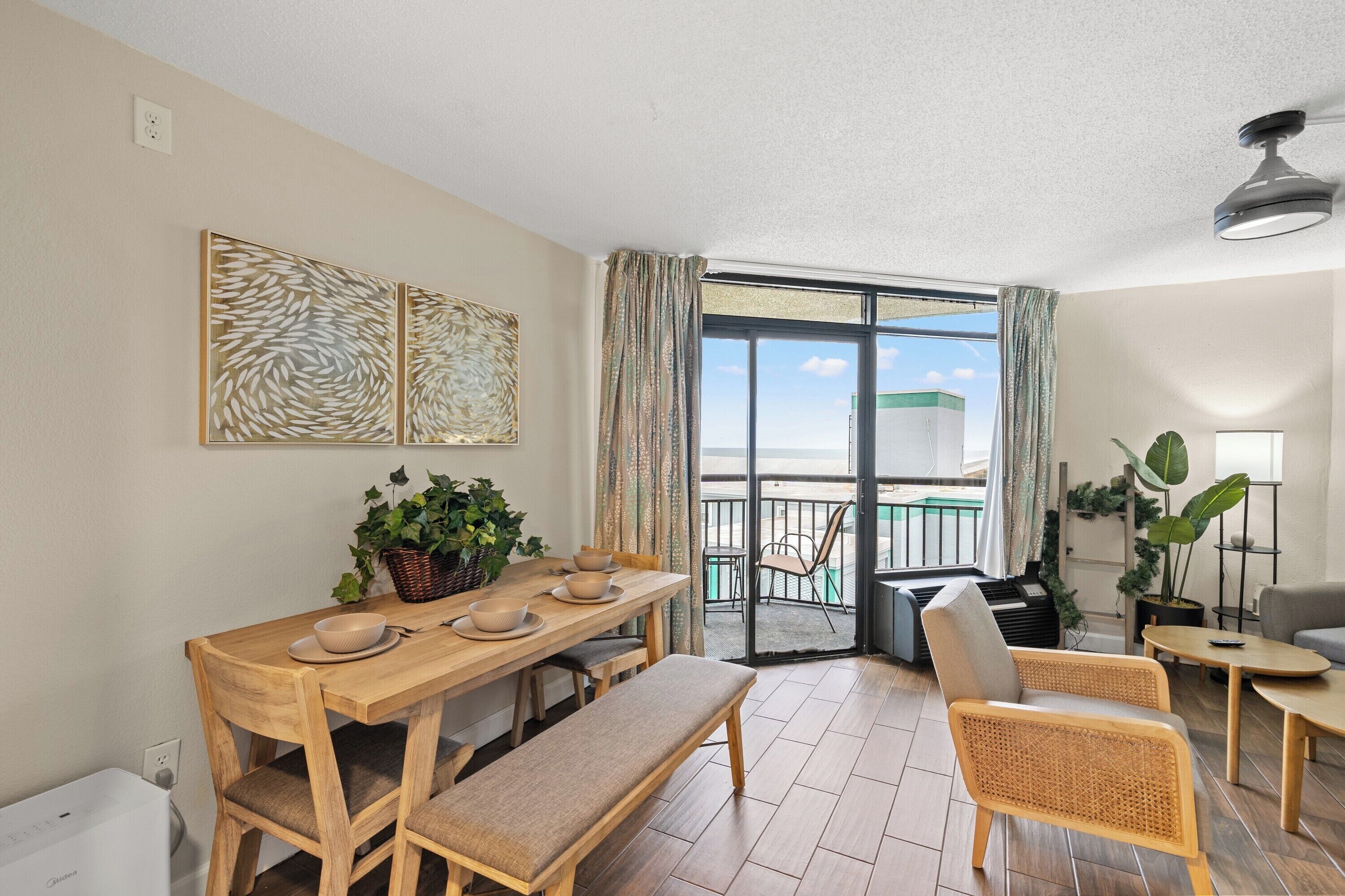 Condo, 1 Bedroom, Balcony, Ocean View (1037) | In-room dining